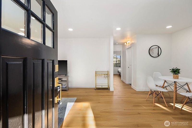 3rd image of 7132 34th Avenue SW