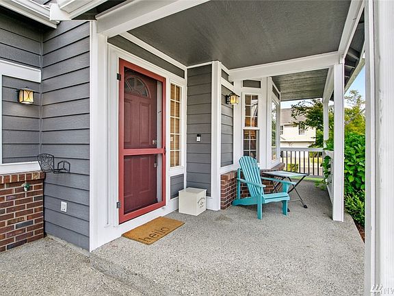 Adorable covered front porch