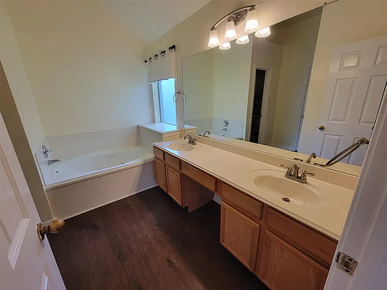4010 Highland Vale Ct — Photo 25
