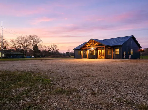 2035 Jasper Dairy Rd, Saint Joseph, MI 49085