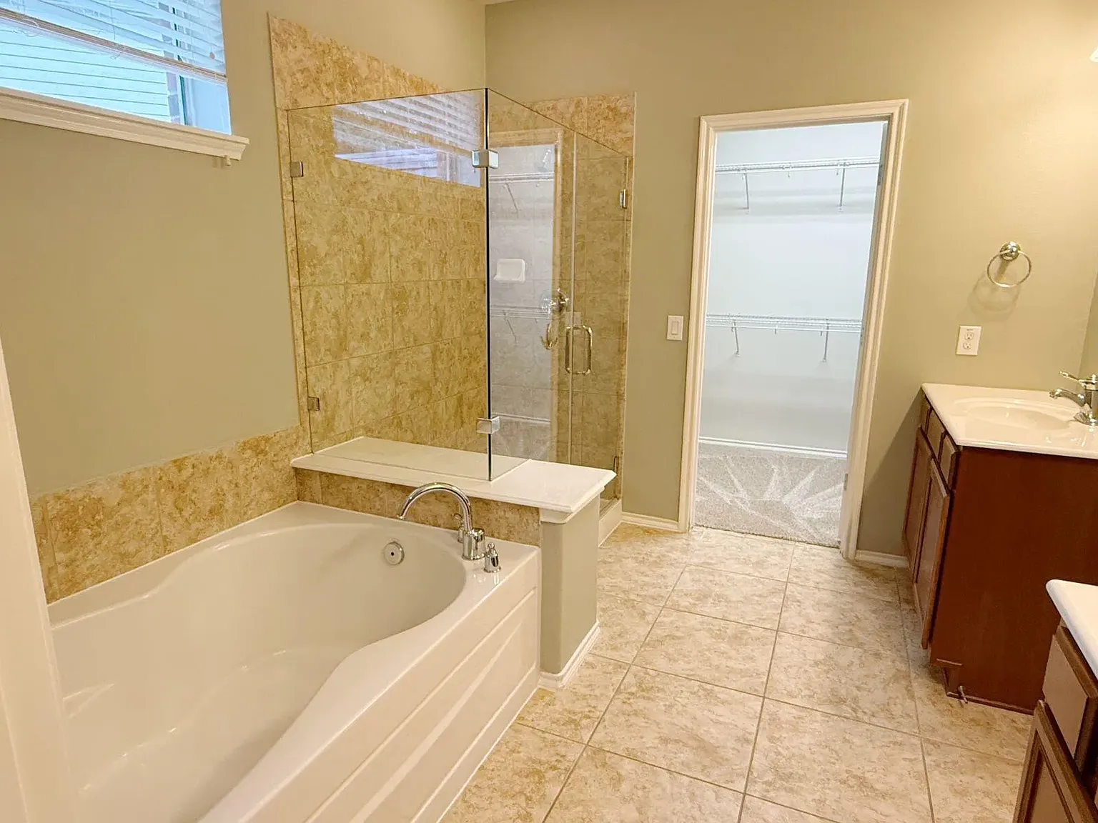 3 bed, 1909 sqft, $2,500 — Photo 3