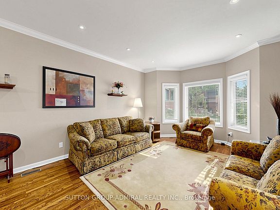 5th image of 51 Faye Ct