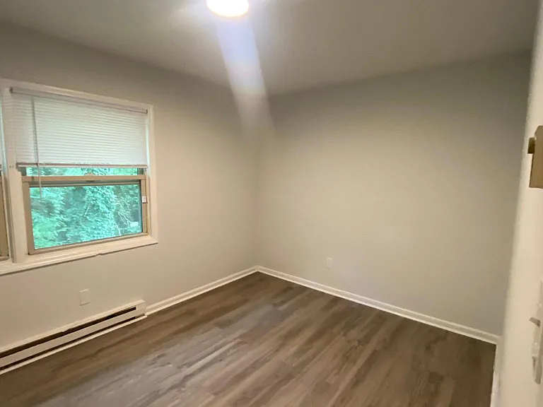 W.R. Cropper Apartments — Photo 18
