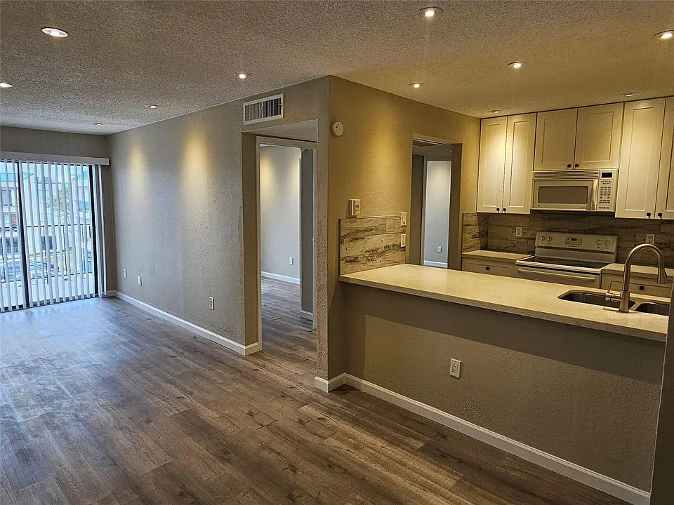 2816 S Bartell Dr #33