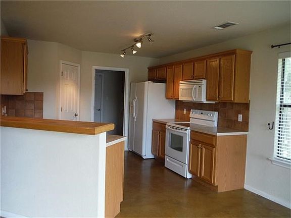 5th image of 12 Westridge Pl