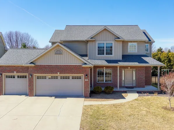 1313 Longford Ln, Bloomington, IL 61704