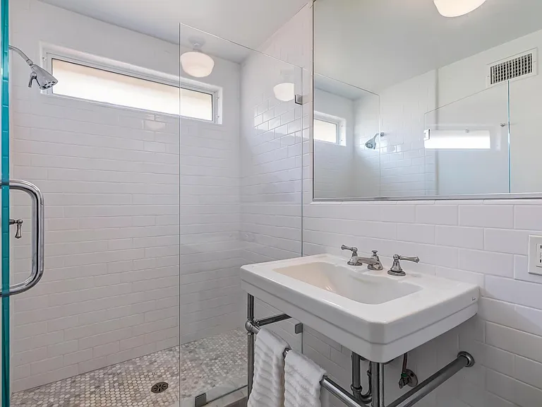 1448 N Beverly Dr — Photo 23