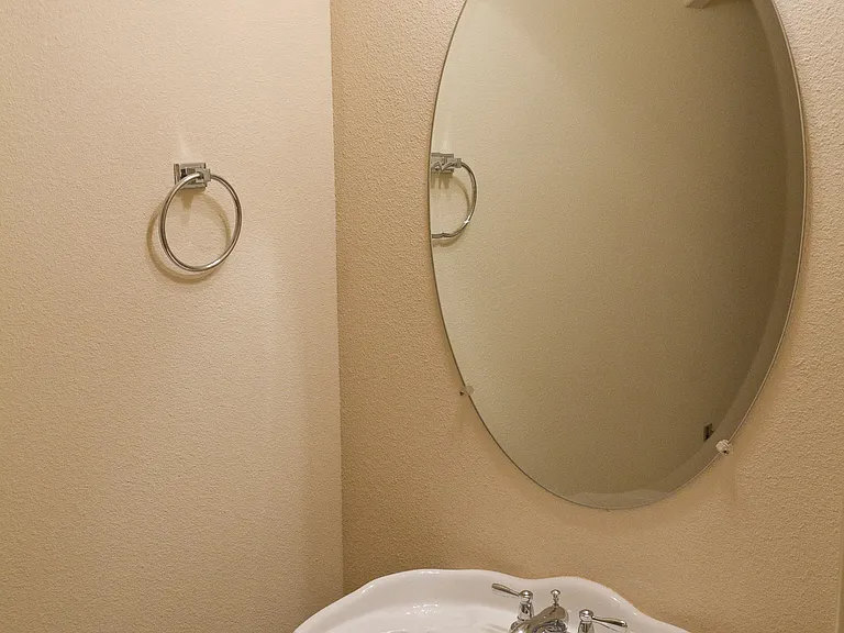 605 SW Loudon Dr #1 — Photo 7