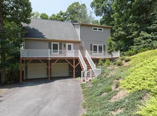 70 Mountain Ridge Dr, Asheville, NC 28803