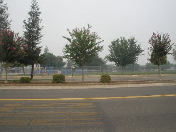 5th image of 704 E 19th St
