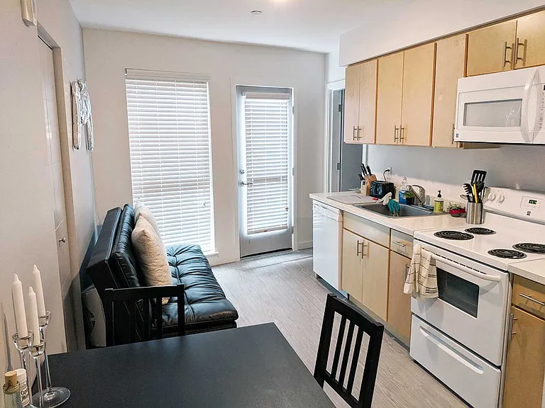 Lavender Apartments — Photo 7