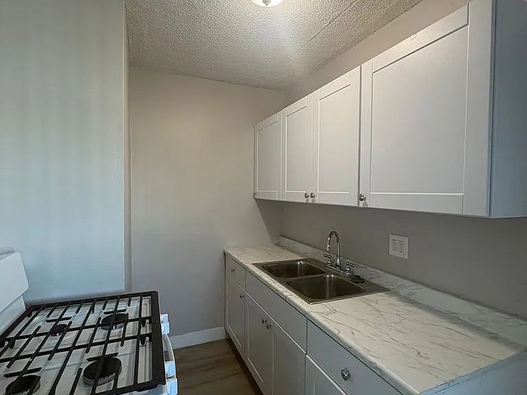 Marine Bay Apartments — Photo 4