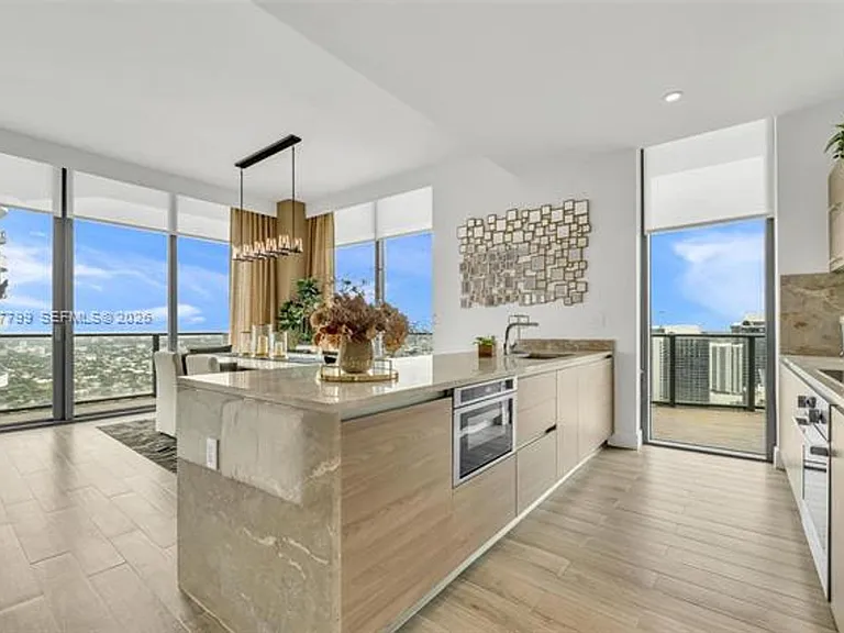 1300 S Miami Avenue Rd #Penthouse 5110 — Photo 18