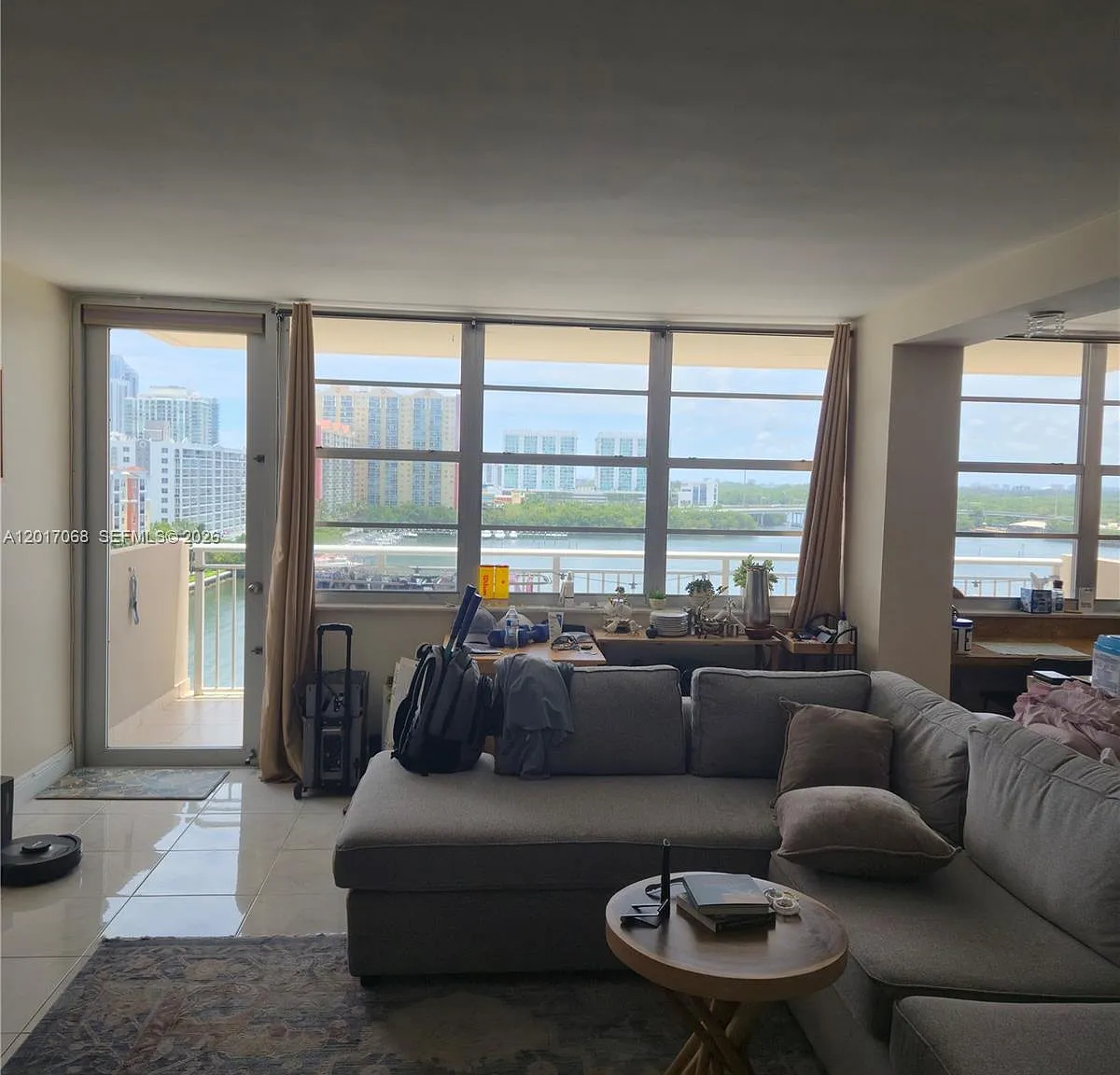 Winston Towers 100 Condo — Photo 4