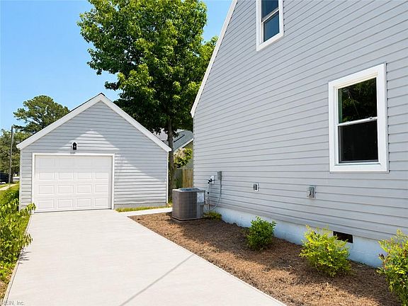 4th image of 3226 Herbert St