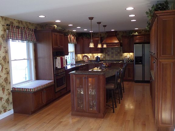 3rd image of 2700 Pineview Dr