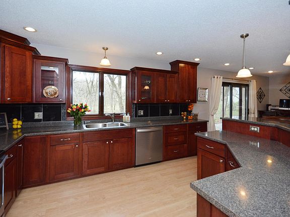 5th image of 3921 Carey Ln