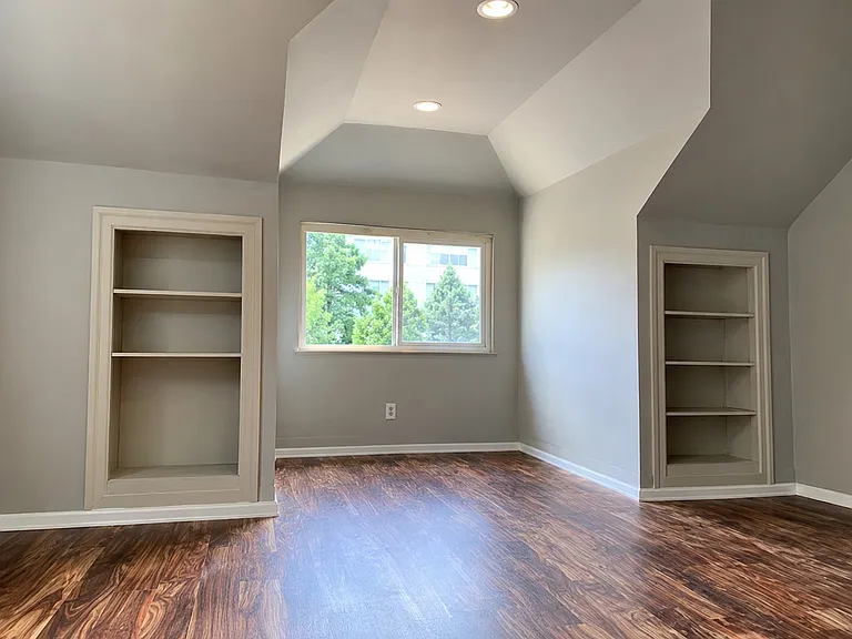 1204 E Denny Way #5 — Photo 2