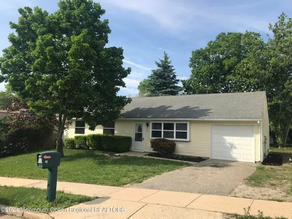 18 James Hollow Drive, Barnegat, NJ 08005