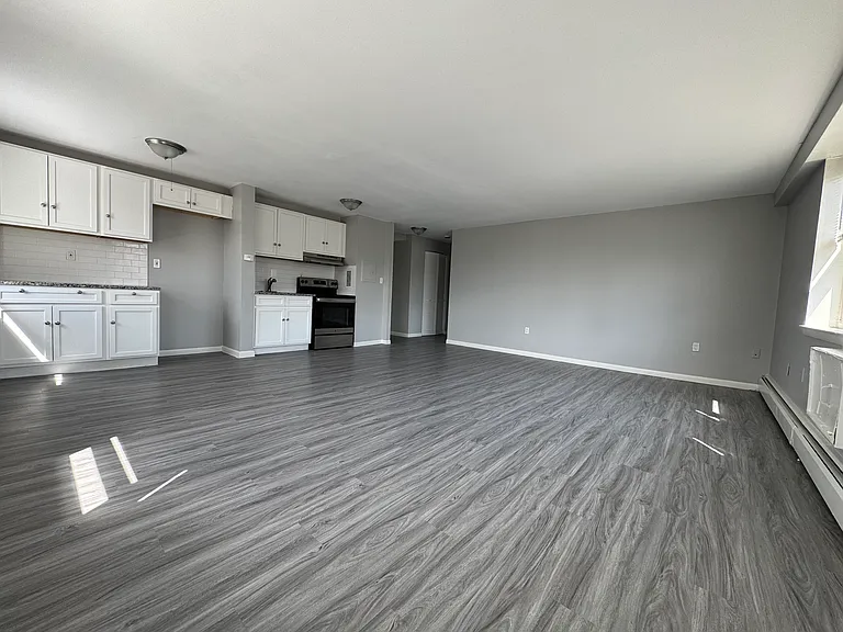30 Gillette St #F5 — Photo 3