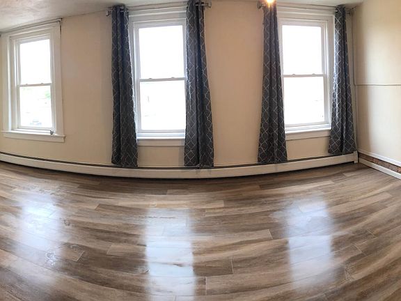 5th image of 149 1/2 W Herrick Ave #B