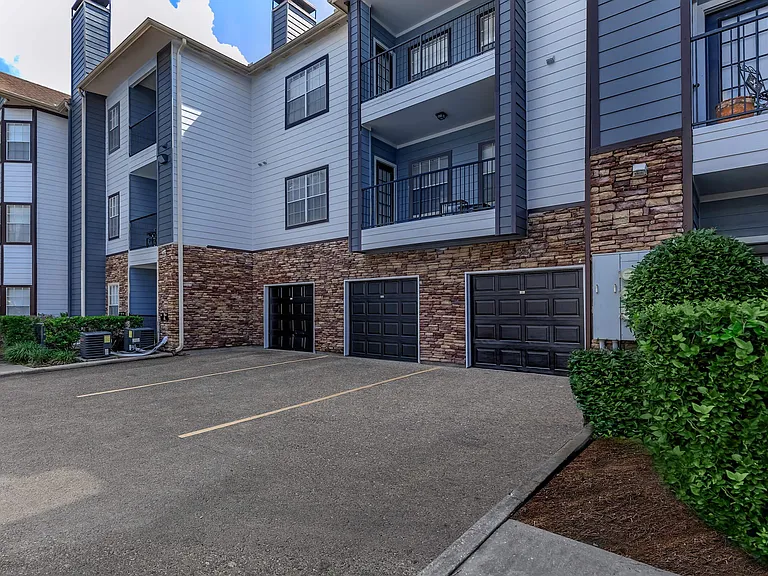 Residence at Westchase — Photo 13