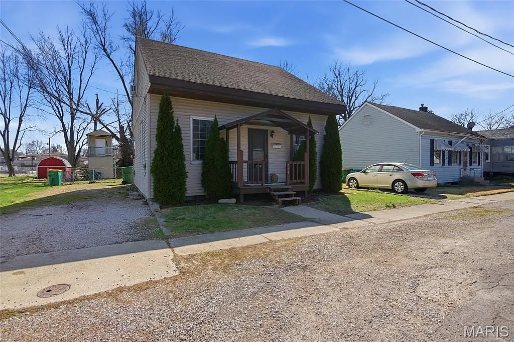 213 W 4th St photo 1