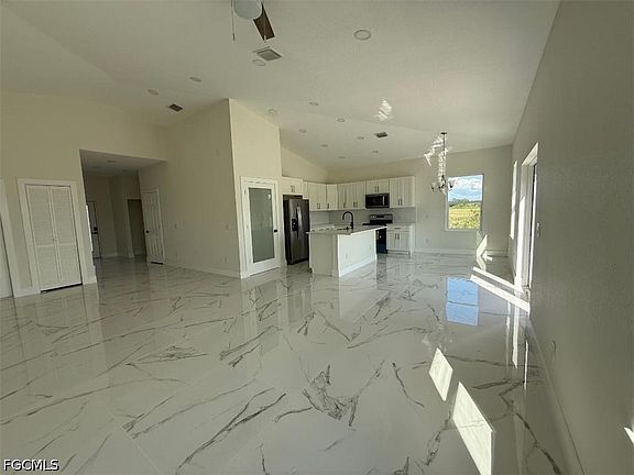 5th image of 115 Lansing Cir