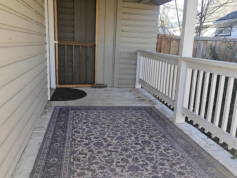 2nd image of 704 SW K St