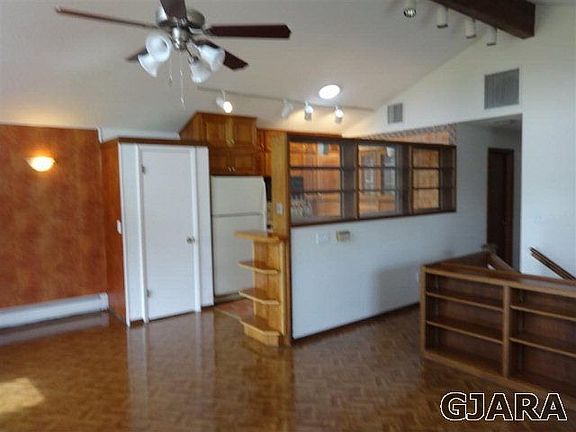 4th image of 1025 Lakeside Dr