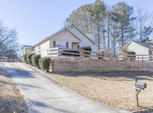910 Winterside Ln, Atlanta, GA 30349