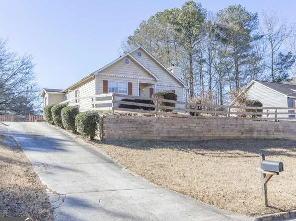 910 Winterside Ln, Atlanta, GA 30349