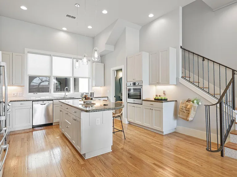 206 E Live Oak St #C — Photo 3