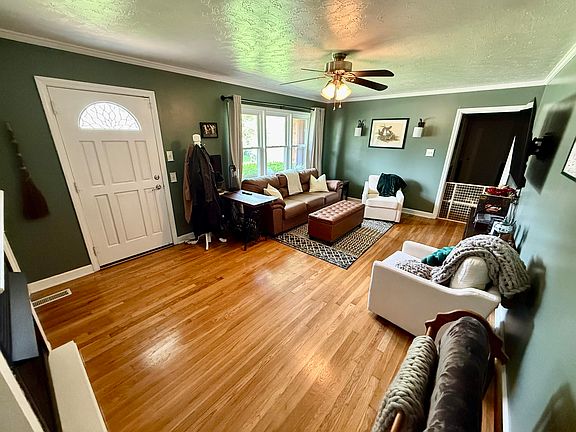 4th image of 811 Sunny Ln