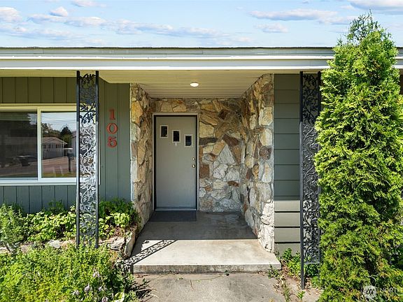 3rd image of 105 Mountain View Place S