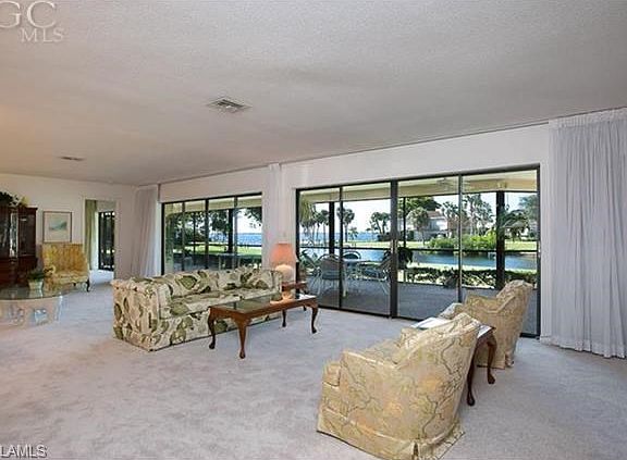 4th image of 8384 Villaire Ct