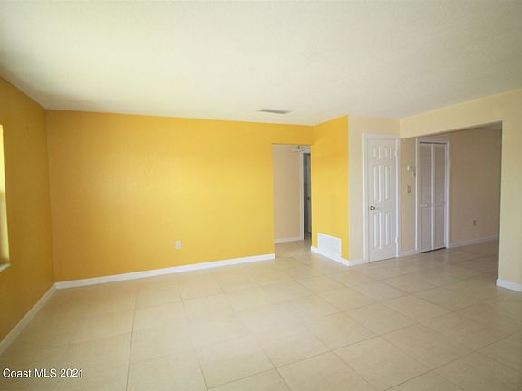 4th image of 1032 Park Dr APT 3