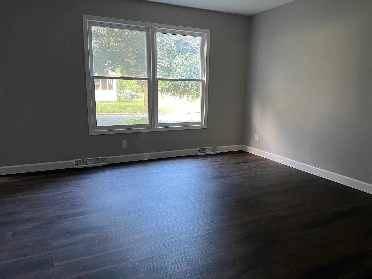 425 Regan St — Photo 3