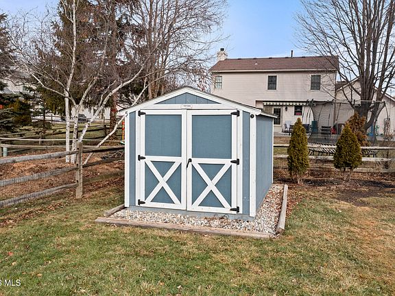 5th image of 1801 Eaglecrest Rd