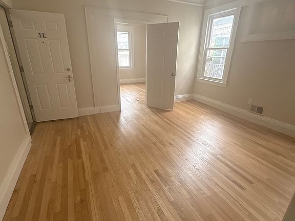 4th image of 43 Isabella Ave #2L