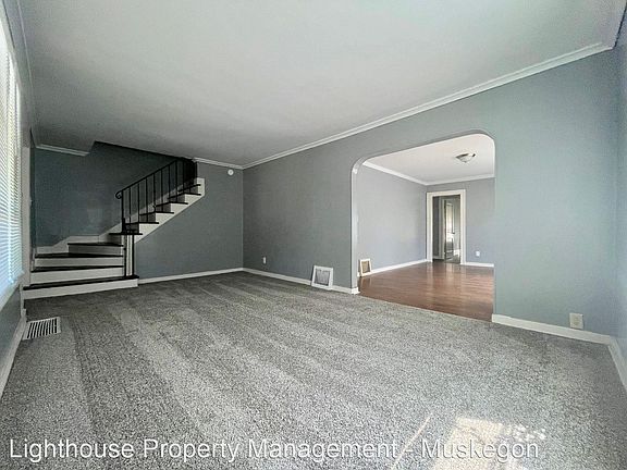 3rd image of 387 W Grand Ave