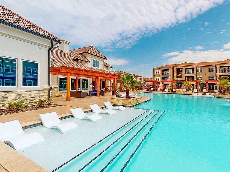 99 at Southwinds Pool