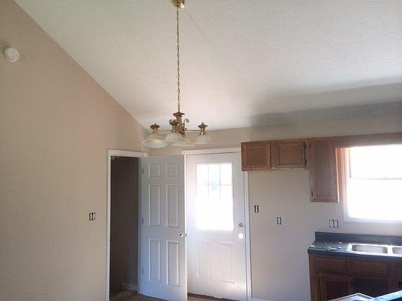 5th image of 409 Sandstone Dr