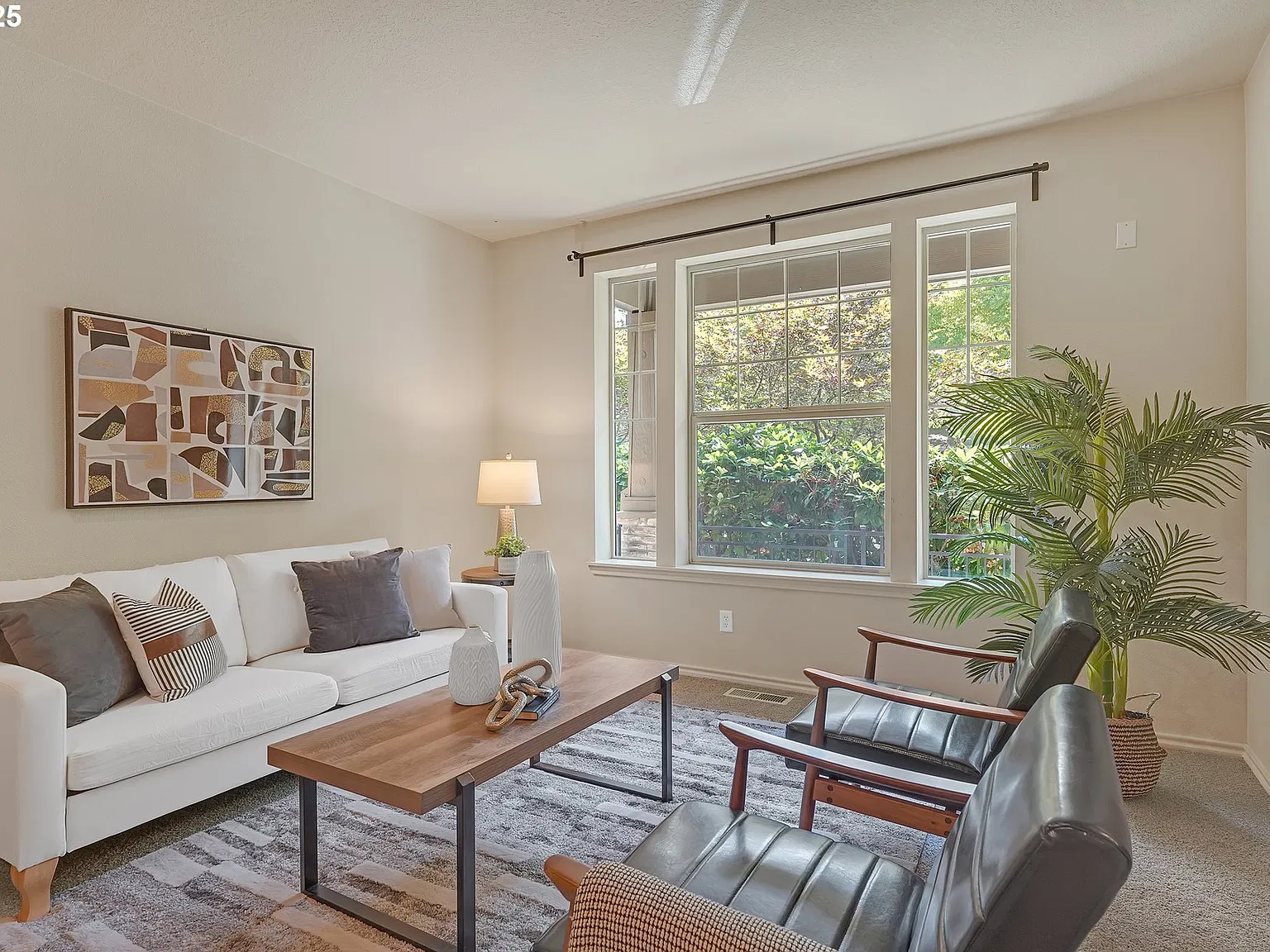 3 bed, 2.5 bath, 1502 sqft, $2,400 — Photo 4