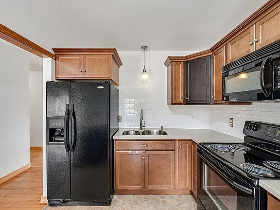 3rd image of 16 Bayberry Lane