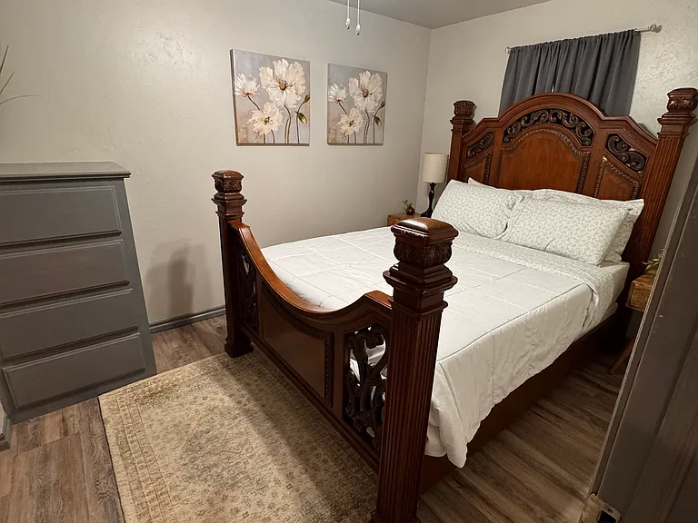 1207 W Gore Blvd #6 — Photo 4