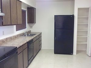 4th image of 5814 N 70th Ave