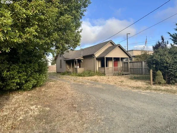 1957 Myrtle St, North Bend, OR 97459