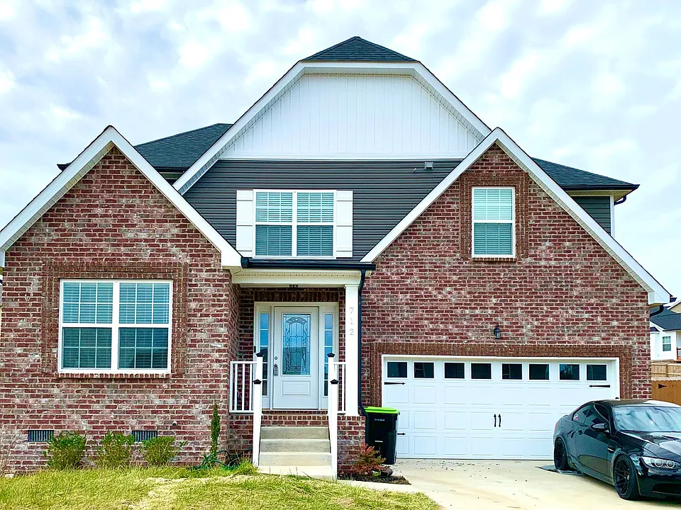 712 Banister Dr