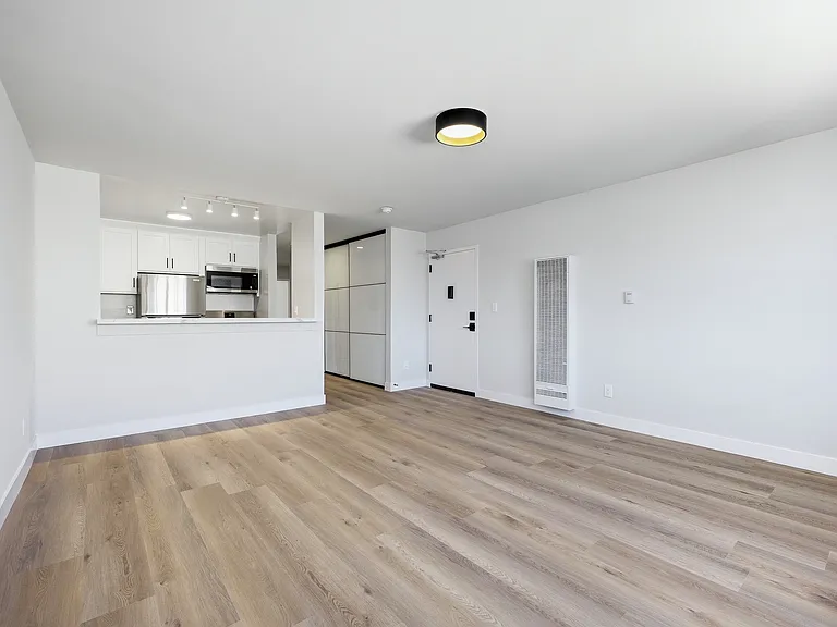 1433 S Hoover St #5 — Photo 2